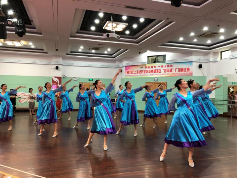 上海市社區(qū)<a href=http://m.hjlhqqhx.cn target=_blank class=infotextkey>健身</a>俱樂(lè)部 上海市社區(qū)<a href=http://m.hjlhqqhx.cn target=_blank class=infotextkey>健身</a>俱樂(lè)部