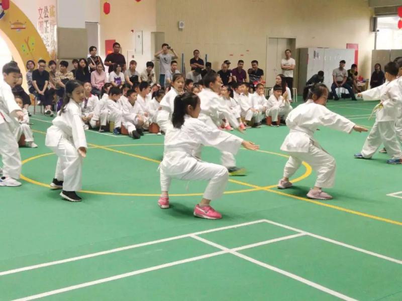 上海市社區(qū)<a href=http://m.hjlhqqhx.cn target=_blank class=infotextkey>健身</a>俱樂部