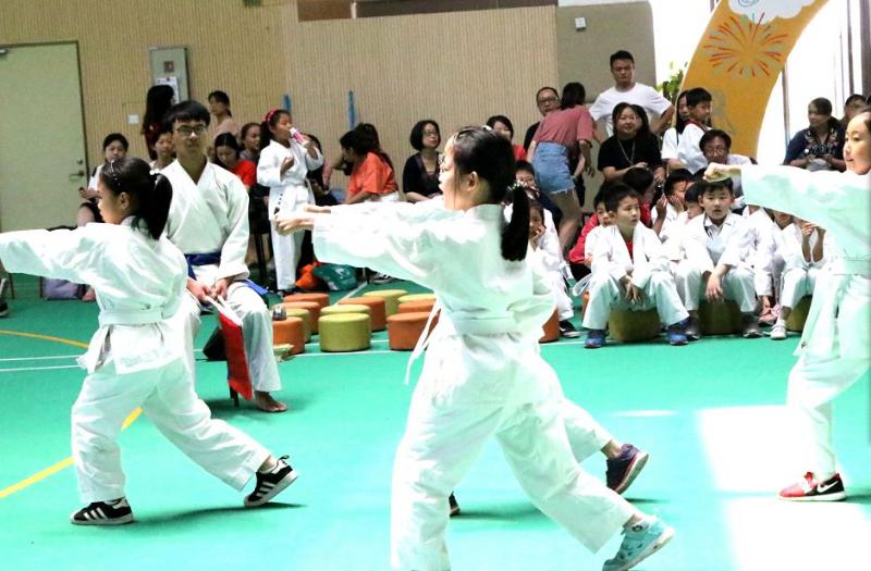 上海市社區(qū)<a href=http://m.hjlhqqhx.cn target=_blank class=infotextkey>健身</a>俱樂部