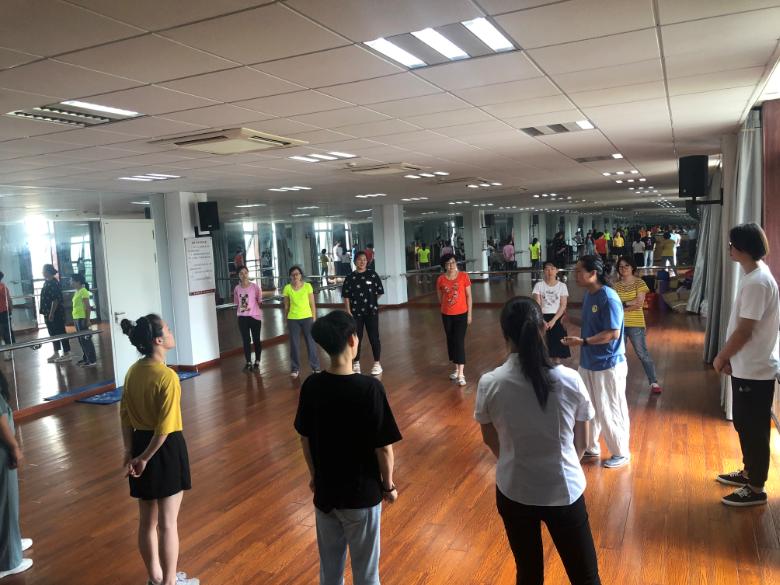 上海市社區(qū)<a href=http://m.hjlhqqhx.cn target=_blank class=infotextkey>健身</a>俱樂部