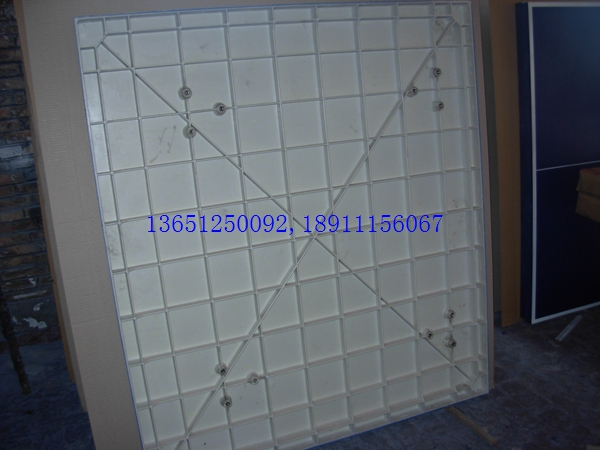 老國(guó)標(biāo)室外乒乓球臺(tái)對(duì)面