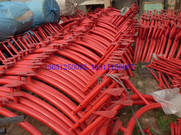 老國(guó)標(biāo)室外乒乓球臺(tái)對(duì)面