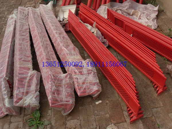 老國(guó)標(biāo)室外乒乓球臺(tái)對(duì)面