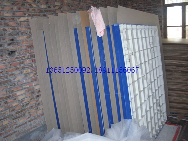 老國(guó)標(biāo)室外乒乓球臺(tái)對(duì)面