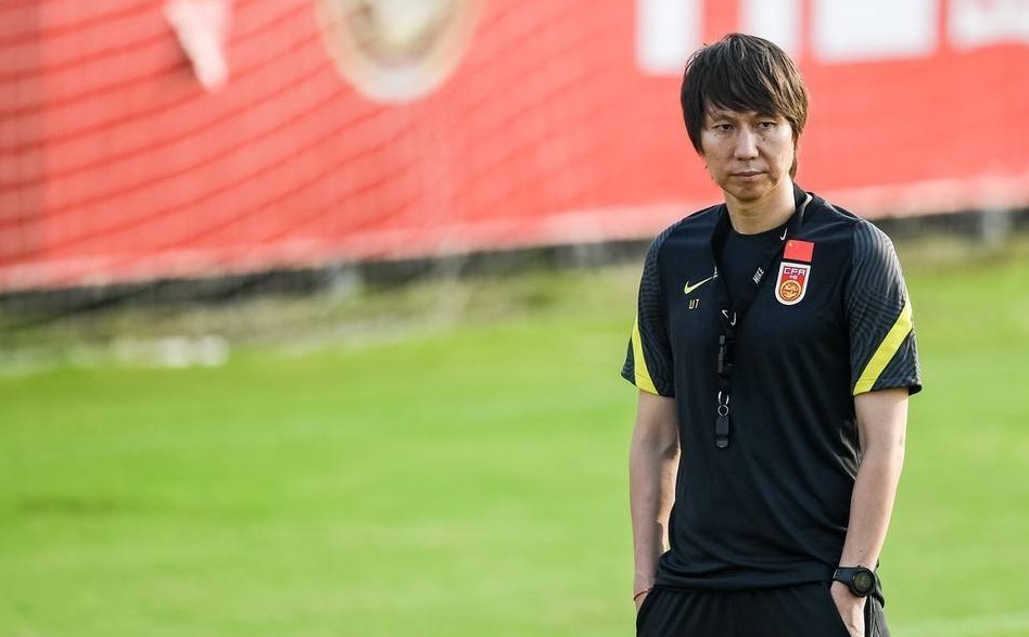 【12強(qiáng)賽】國(guó)足11小時(shí)跋涉抵沙迦，4天后對(duì)阿曼“生死戰(zhàn)”