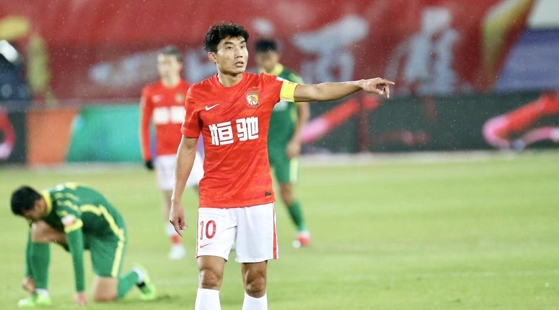 【中超】主教練鄭智首發(fā)并助攻，廣州隊(duì)小勝北京隊(duì)穩(wěn)守第二