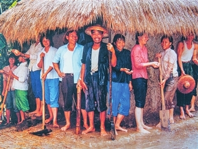 “把生命獻(xiàn)給藝術(shù)，把藝術(shù)獻(xiàn)給人民”