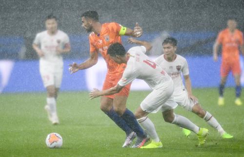 【中超】一場(chǎng)暴雨大亂戰(zhàn)，換帥后的深足表現(xiàn)有改善嗎？