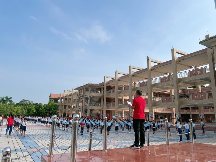 濃濃尊師意，殷殷師生情