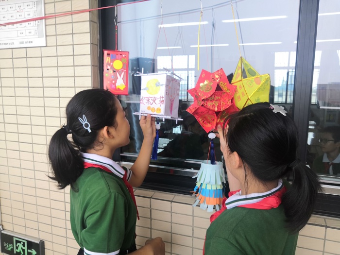 多彩燈籠賀中秋，濃情美景滿校園