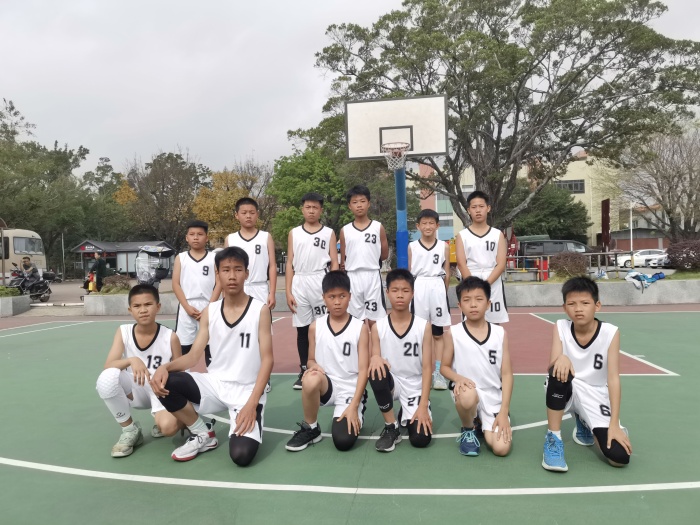 凝心聚力展風(fēng)采，籃球場(chǎng)上展英姿