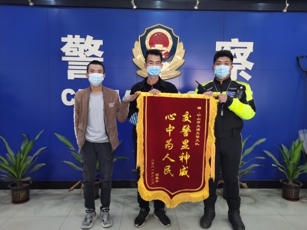 “斷指”群眾緊急求助，大涌鐵騎開(kāi)道火速送醫(yī)