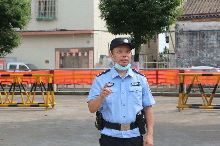 榮興派出所“送教上門”，求實(shí)學(xué)校開展“反恐防暴”應(yīng)急演練