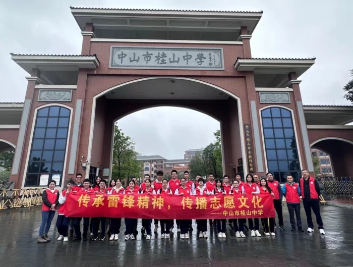 敬老養(yǎng)美德，鄉(xiāng)情滿人間