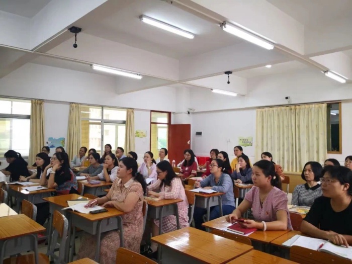 信息技術(shù)助教學(xué)，全體研課促提升