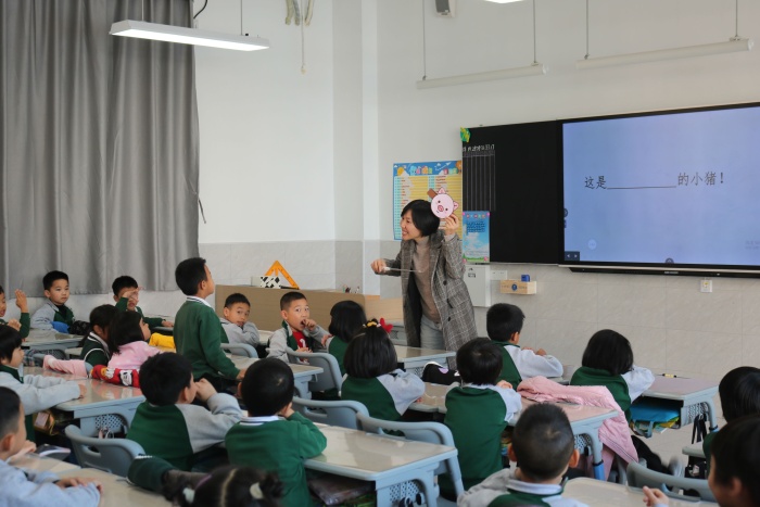 中山市香山小學(xué)承辦東區(qū)街道四校聯(lián)盟 “課外閱讀教學(xué)研討”活動(dòng)