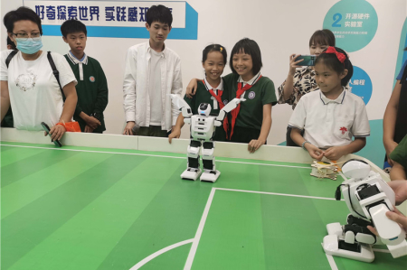 開啟科技體驗之旅！新鰲嶺社區(qū)青少年科普實踐教育基地揭牌