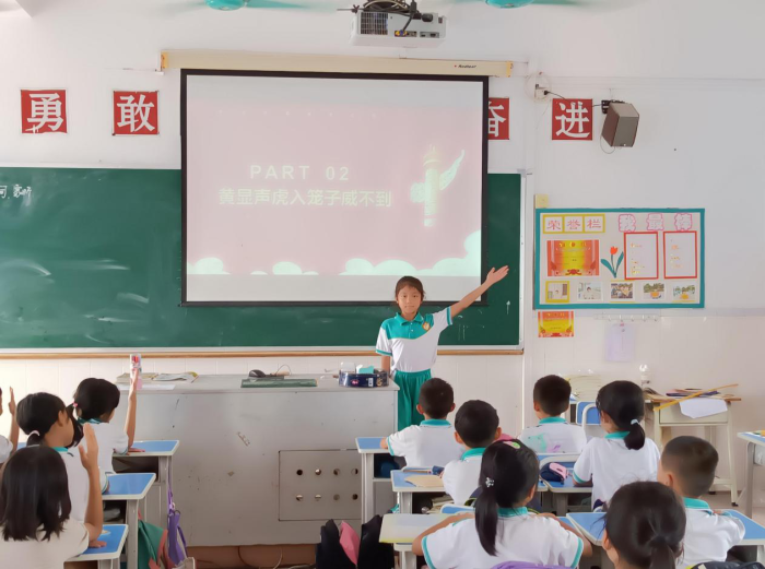 誦讀經(jīng)典，書寫新華章