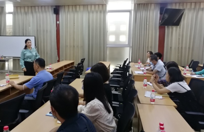 開展學(xué)農(nóng)實(shí)踐，體驗(yàn)勞動(dòng)光榮