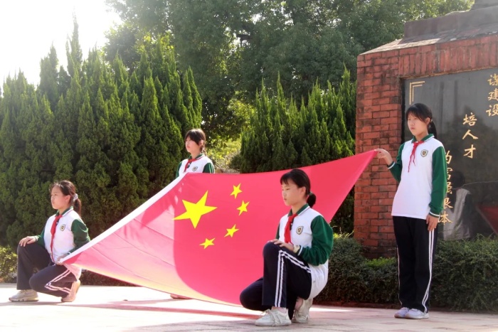 跟隨偉人足跡，繼承中山精神