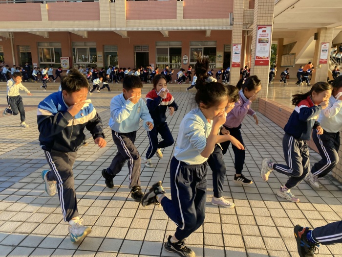 大涌鎮(zhèn)旗北小學(xué)開展消防應(yīng)急疏散演練活動(dòng)