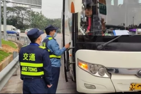 不按規(guī)定站點上下客，一客運車輛在坦洲受到處罰