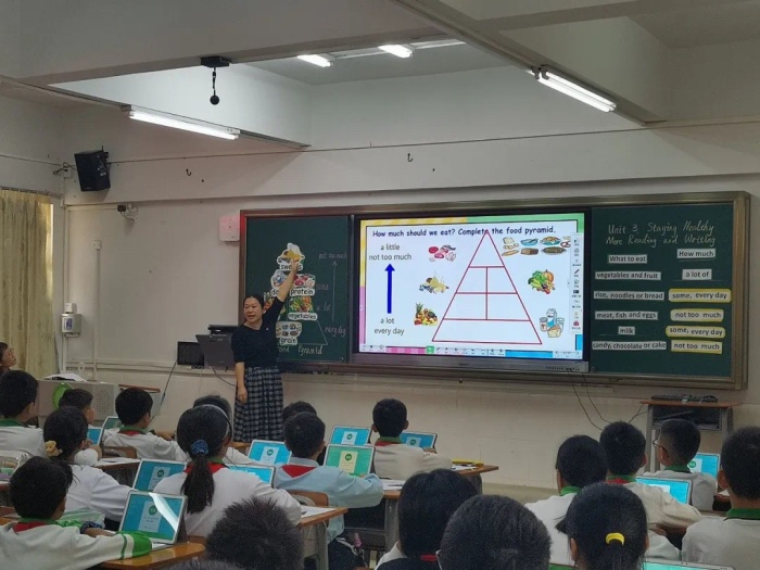 信息技術(shù)助課堂，專家引領(lǐng)促提升