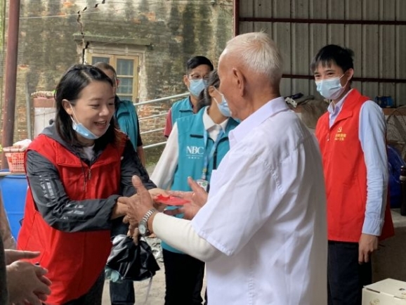 濃濃敬老情，三角鎮(zhèn)結(jié)民村開展重陽節(jié)慰問活動