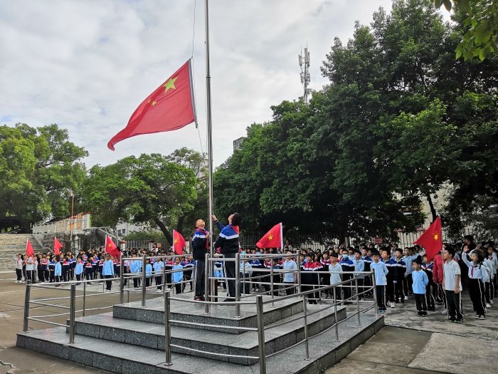 大涌南文小學(xué)舉行少先隊微儀式暨二年級隊員入隊儀式