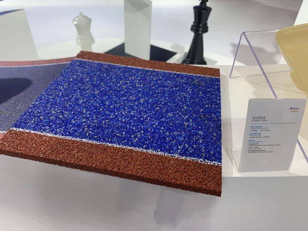 “黑科技”跑道，讓運動員“飛了起來”！-奧運田徑跑道是如何造出來的？