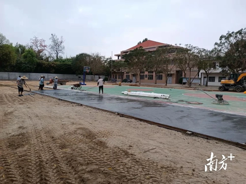 59名學生喜迎愛心操場，惠城汝湖村尾村興建標準<a href=http://m.hjlhqqhx.cn target=_blank class=infotextkey>塑膠跑道</a>
