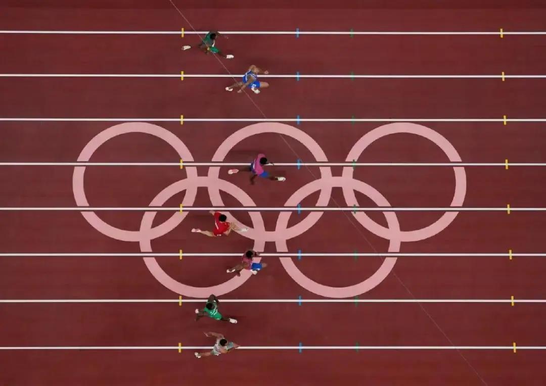 “黑科技”跑道，讓運動員“飛了起來”！-奧運田徑跑道是如何造出來的？