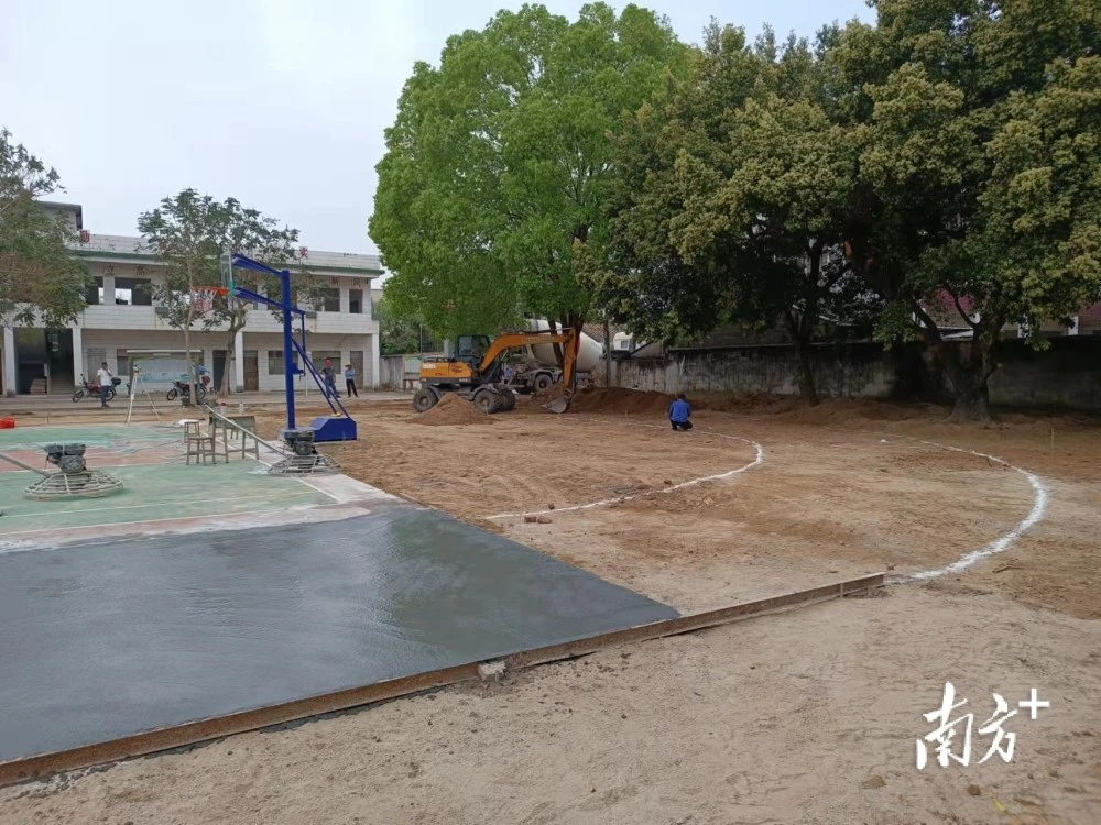 59名學生喜迎愛心操場，惠城汝湖村尾村興建標準<a href=http://m.hjlhqqhx.cn target=_blank class=infotextkey>塑膠跑道</a>
