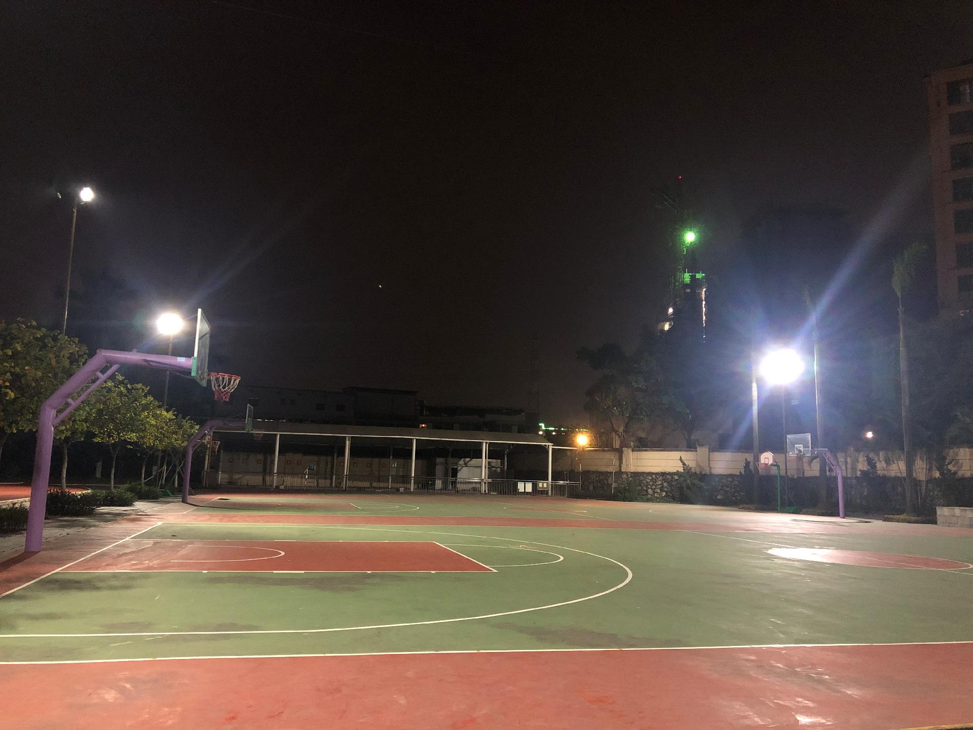 加拿達(dá)外國(guó)語(yǔ)學(xué)校（雅居樂(lè)校區(qū)）