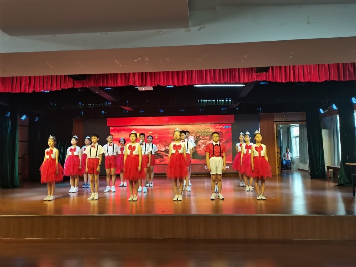 開(kāi)發(fā)區(qū)二小舉行“黨的盛典，人民的節(jié)日”慶祝中國(guó)共產(chǎn)黨成立100周年系列主題活動(dòng)之紅色經(jīng)典誦讀大賽