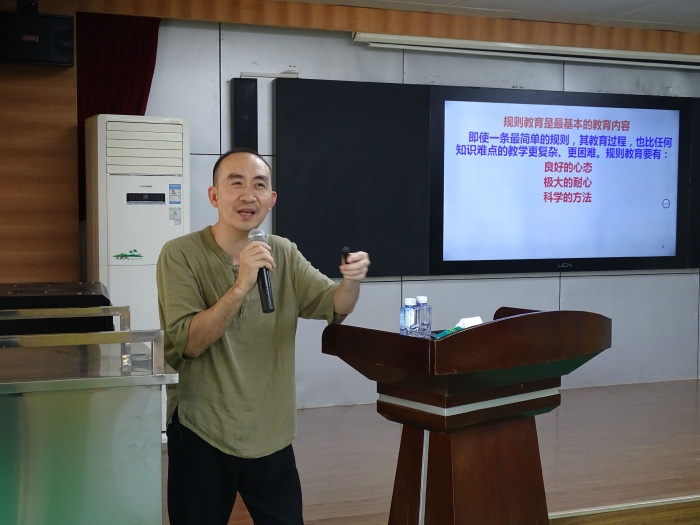 【我為群眾辦實(shí)事】開(kāi)發(fā)區(qū)第二小學(xué)邀請(qǐng)專家開(kāi)展特色班建設(shè)培訓(xùn)講座