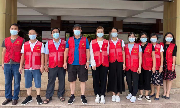 火炬三?。何覟槿罕娹k實事 一線助力疫情防控