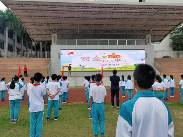 火炬二中開展“全國中小學生安全教育日”主題宣傳活動