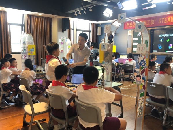 AI課堂助力疫情防護(hù)，真實(shí)問(wèn)題驅(qū)動(dòng)課堂學(xué)習(xí)