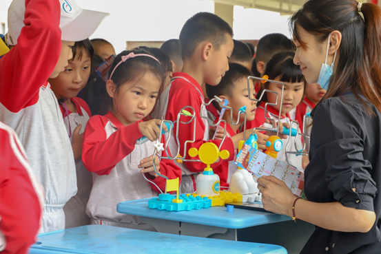 博凱小學(xué)開展“博學(xué)玩樂，凱心向黨”數(shù)學(xué)、科技活動節(jié)