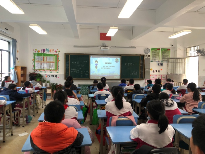 開發(fā)區(qū)第一小學(xué)開展“守護(hù)花開，關(guān)愛學(xué)生”主題教育