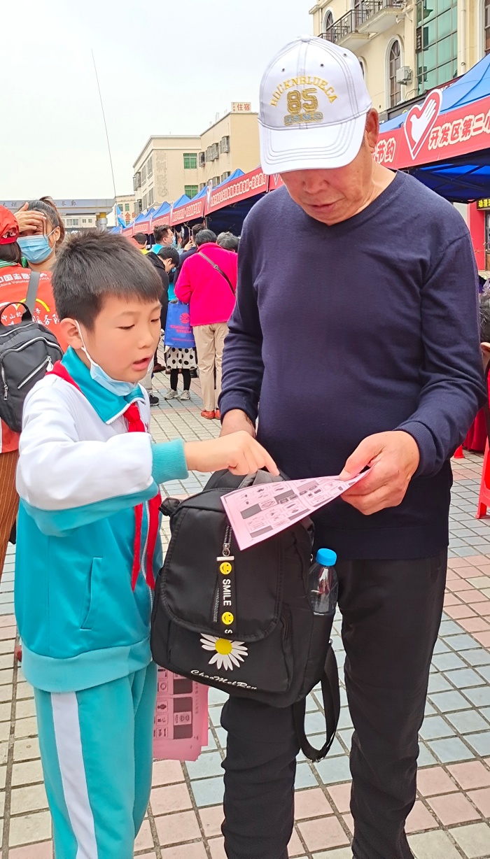 春回大地滿眼綠，愛護環(huán)境我先行