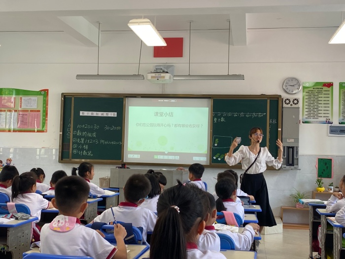 開發(fā)區(qū)第一小學：“展風采、促成長”數(shù)學學科課堂教學競賽活動