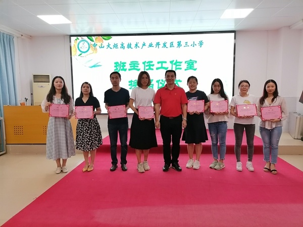 鳳麟已擲地，潤物于無聲