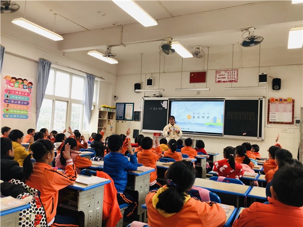 以督導(dǎo)促規(guī)范，以規(guī)范促提升：開(kāi)發(fā)區(qū)中心小學(xué)迎接區(qū)教育事務(wù)指導(dǎo)中心教學(xué)常規(guī)專(zhuān)項(xiàng)督導(dǎo)