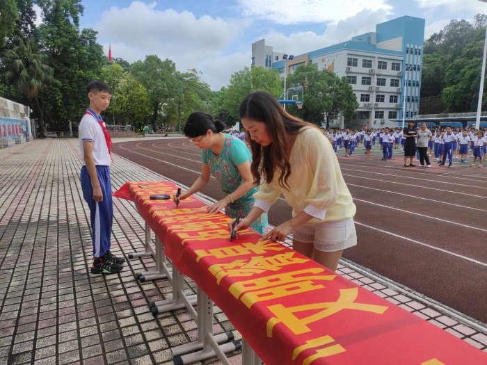 開發(fā)區(qū)第二小學舉行“文明餐桌 拒絕浪費”活動啟動儀式