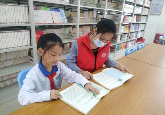 沐浴書香，共同成長，向黨致敬 ——火炬開發(fā)區(qū)第二小學開展親子閱讀