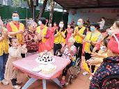 佛山平安人壽志愿者給長者舉辦慶生會(huì)