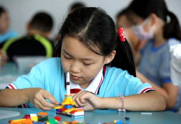 教育部下發(fā)新消息，2022年秋季將全面實施，家長的壓力終于減輕了