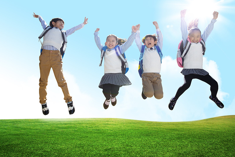 “雙減”開學(xué)首月，學(xué)生被迫在校趕作業(yè)：“還沒寫完，老師就把答案講了”